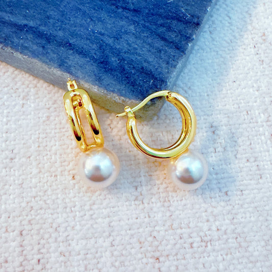 Hug & Glow Pearl Huggie Hoops