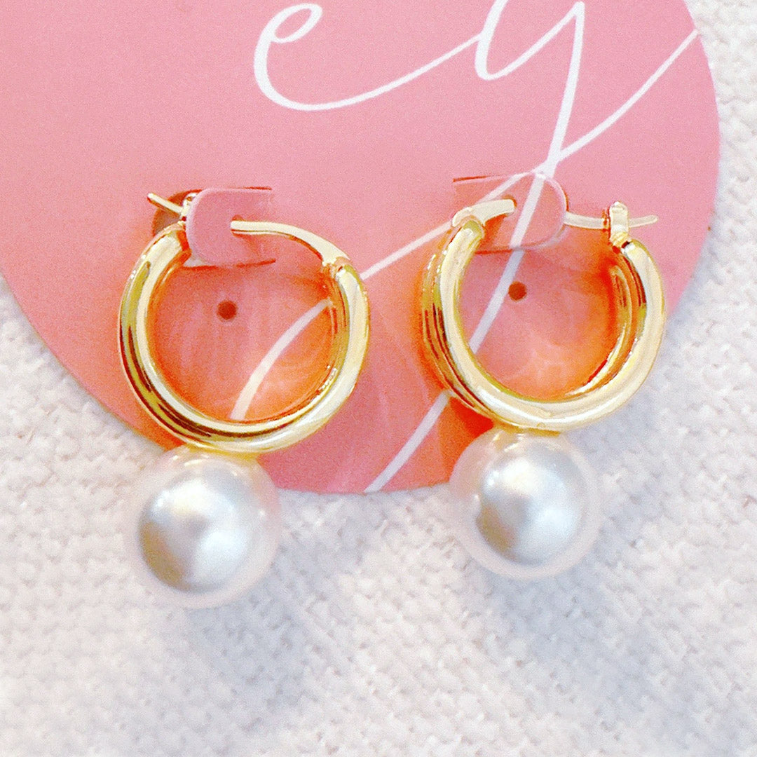 Hug & Glow Pearl Huggie Hoops