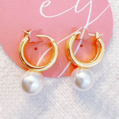 Hug & Glow Pearl Huggie Hoops