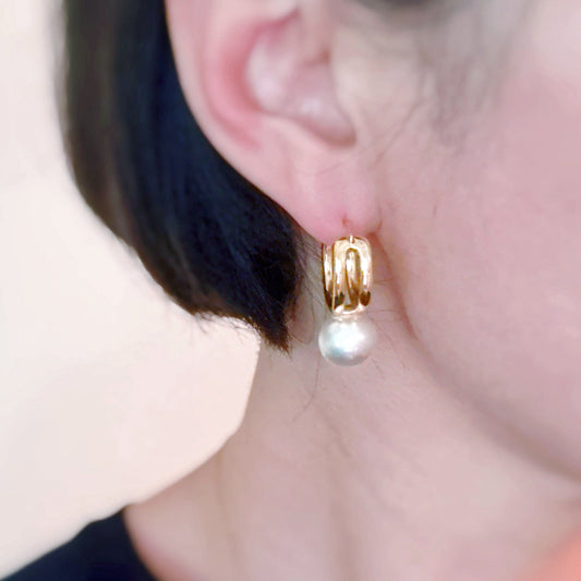 Hug & Glow Pearl Huggie Hoops
