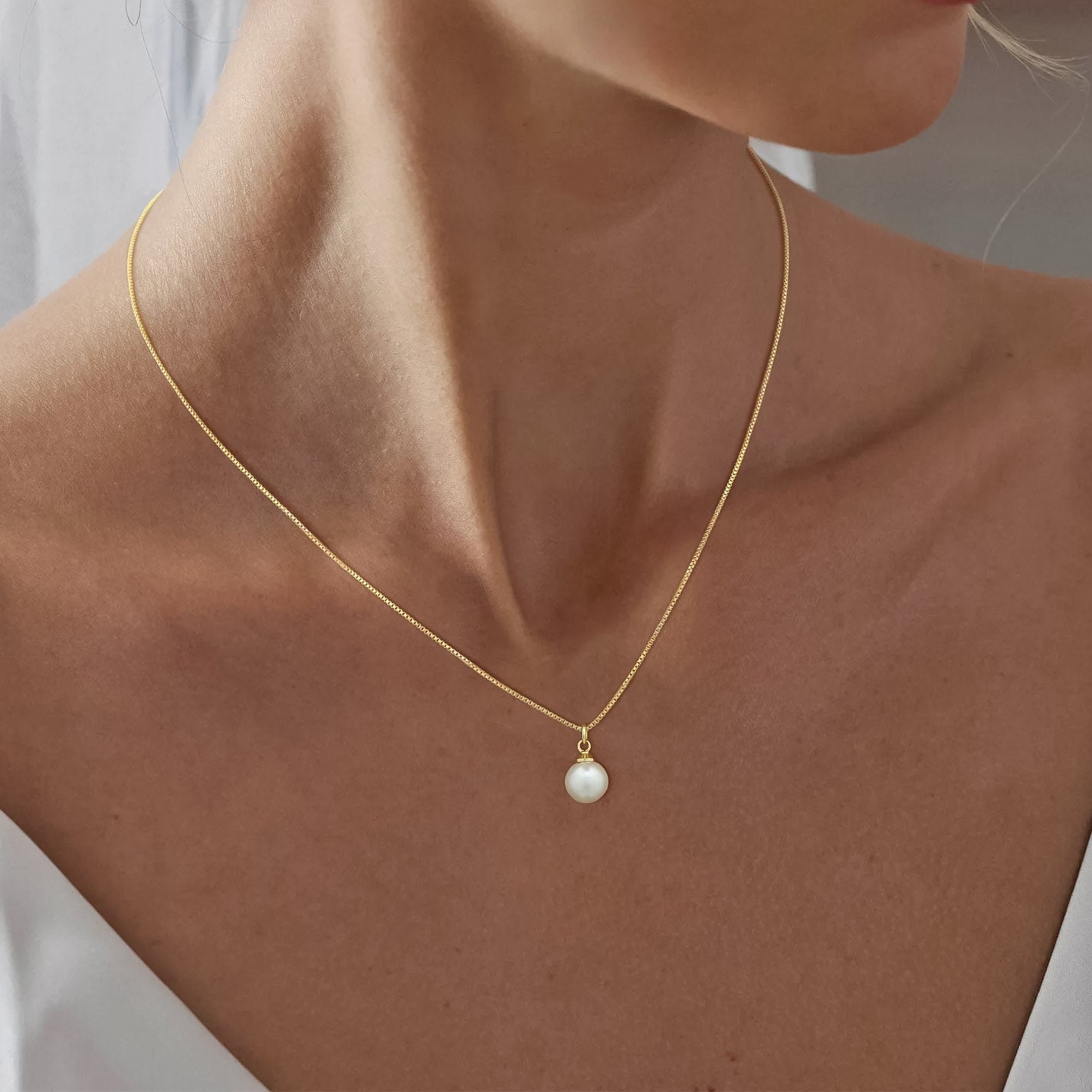 Single Pearl Drop Necklace